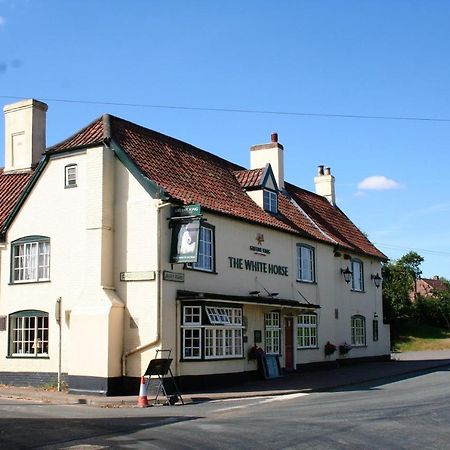 Готель The White Horse Beyton Екстер'єр фото